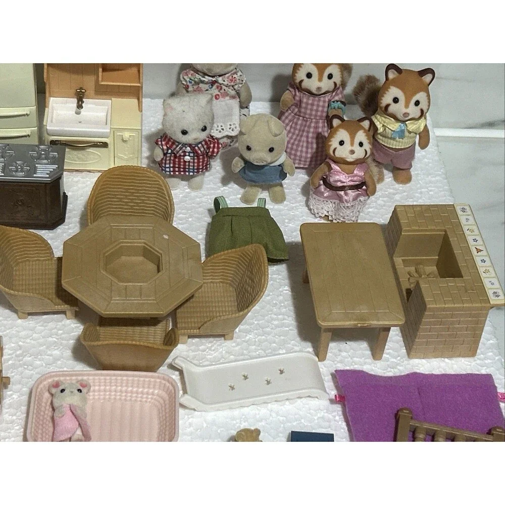 Sylvanian Families Calico Critters Red Panda Large Lot Furniture Kitchen Patio